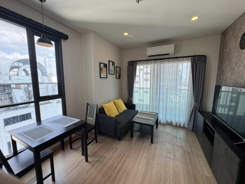 Rent a condo at Lumpini Suite Phetchaburi-Makkasan
1 bedroom 15,000 Baht Near BTS/MRT with complete amenities!