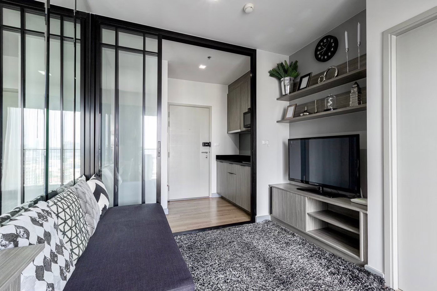 รูป 🏡 ขายด่วน! คอนโดหรูใจกลางลาดพร้าว เริ่ม 3.89 ล้าน
📍 Chapter One Midtown ห้องสวย วิวดี ใกล้รถไฟฟ้า! - รูปที่ 2/9