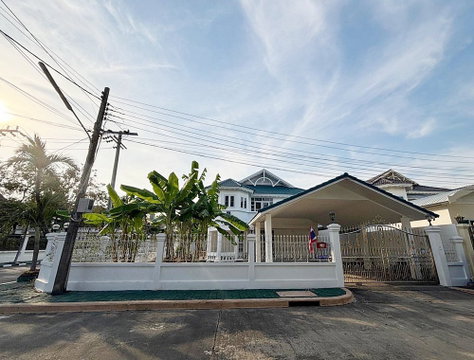 หมู่บ้านรอยัลปาล์ม วิลล่า ซอยศรีด่าน 20 บ้านเดี่ยวแปลงมุม 109 ตร.วา 5 ห้องนอน 4 ห้องน้ำ มีห้องแม่บ้าน / Call : 088-619-6695