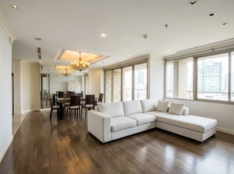 Spacious 2-Bedroom 149 sqm for Sale at The Lakes, Asoke 🌊