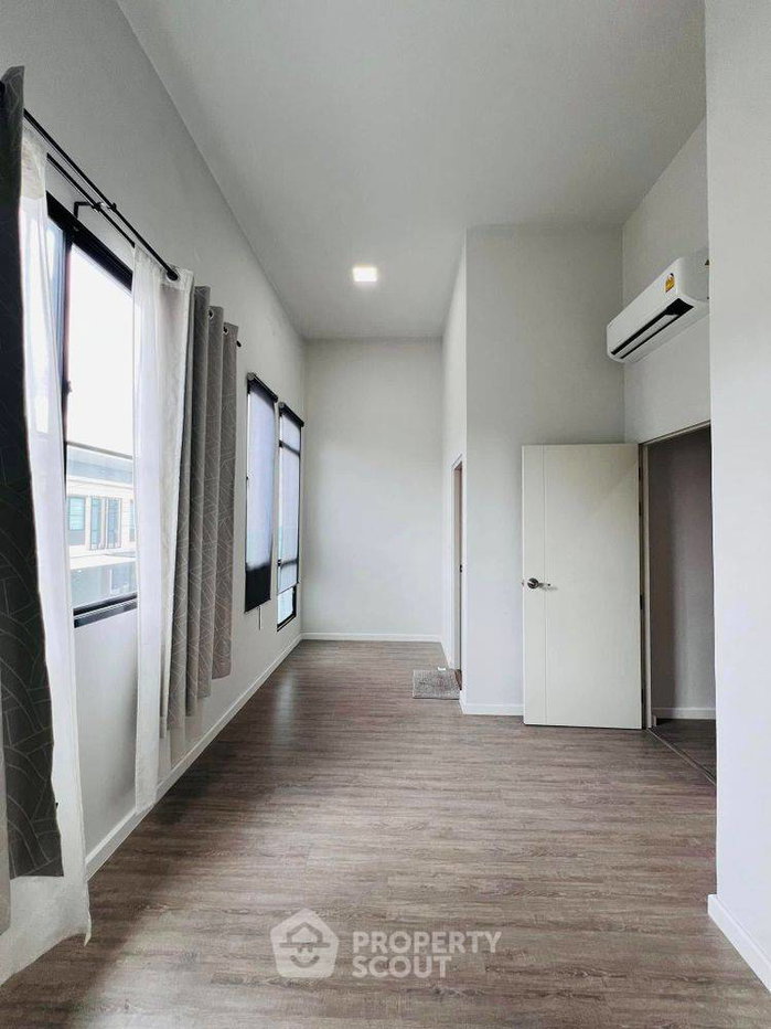 รูป ทาวน์เฮ้าส์ 4-ห้องนอน ใน บางแม่นาง (ID 3421899) - รูปที่ 3/11