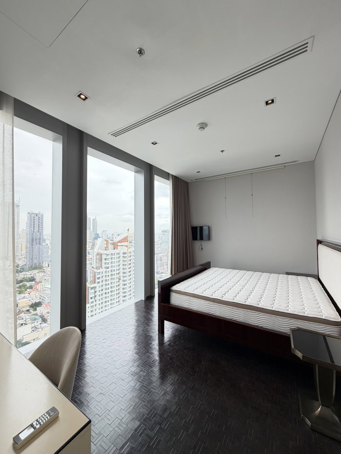 picture Rent Luxury Condo The Ritz Carlton Residence ✨ Prime Location! - 5/9