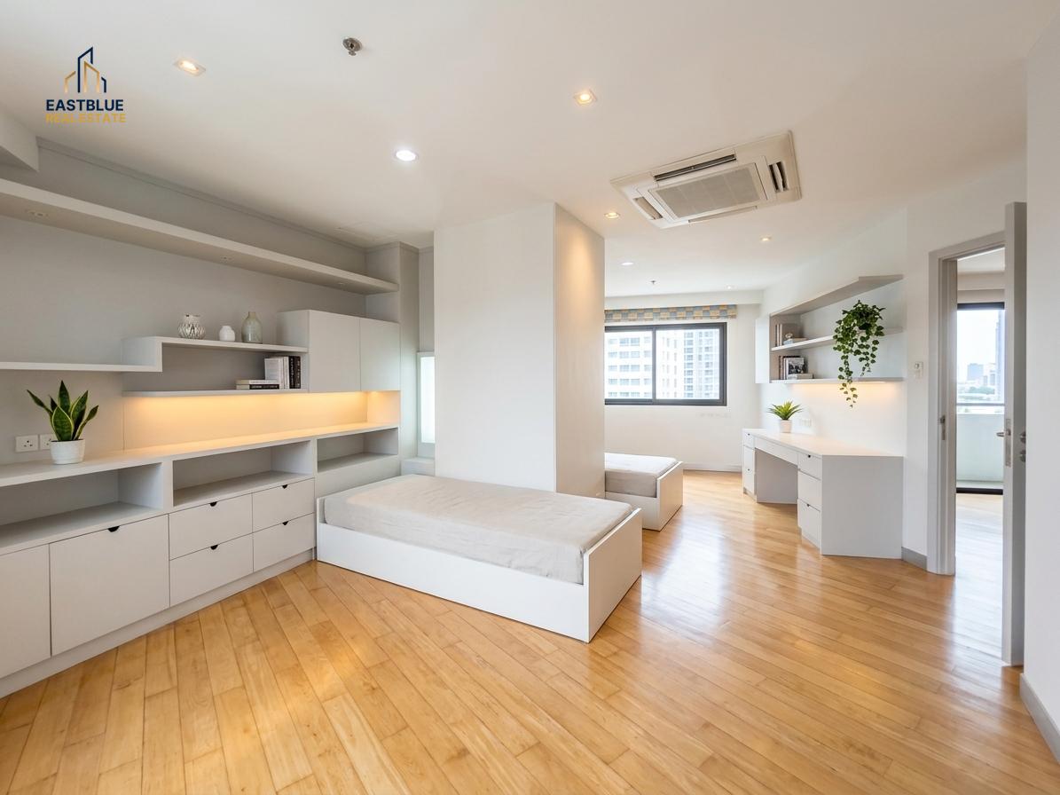 รูป ใจกลางสาทร! คอนโด 3 ห้องนอน 3 ห้องน้ำ กว้างขวาง 230 ตร.ม. 🏙️
สไตล์หรูโดดเด่น ใกล้ BTS-MRT ลุมพินี และไฮไลท์ระดับพรีเมียม!! 💫
EB-89545 | ขาย 28,500,000 THB - รูปที่ 7/9