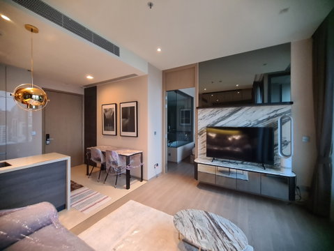 Luxury condo in the heart of Asoke, 1 bedroom, 48 sq.m.
Close to BTS/MRT with special amenities!