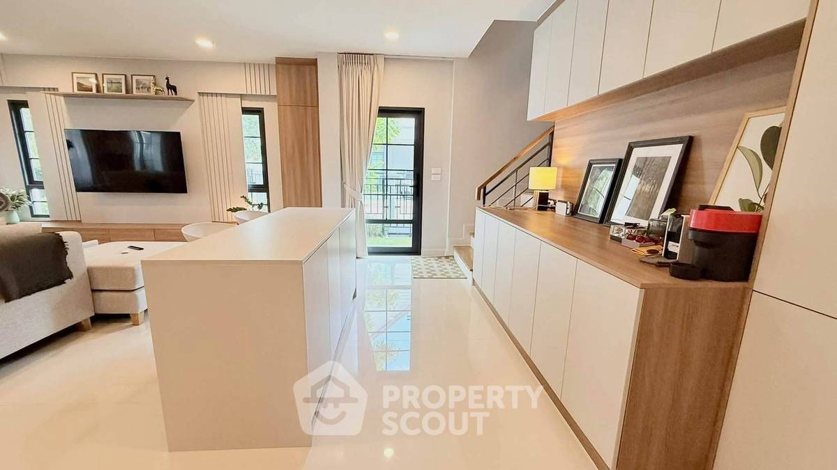 picture Spacious 4-BR House, 231 Sqm At Centro Bangna Phase 2 (ID 3420647) - 10/19