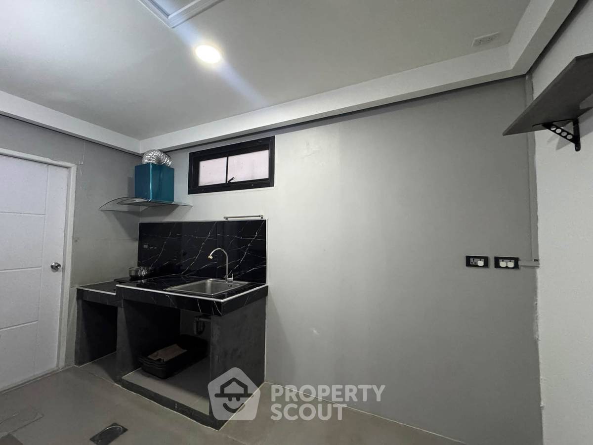picture 2-BR Townhouse At Pleno Sukhumvit-Bangna, Bang Kaeo (ID 3420311) - 12/22