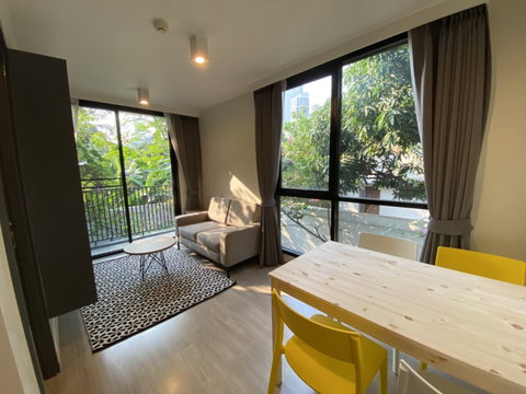 🌇 Luxe Condo in Prime Ruamrudee Location