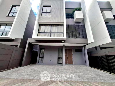Houses for rent Bangkok : 3-BR House in Khlong Chaokhun Sing (ID 3420646)