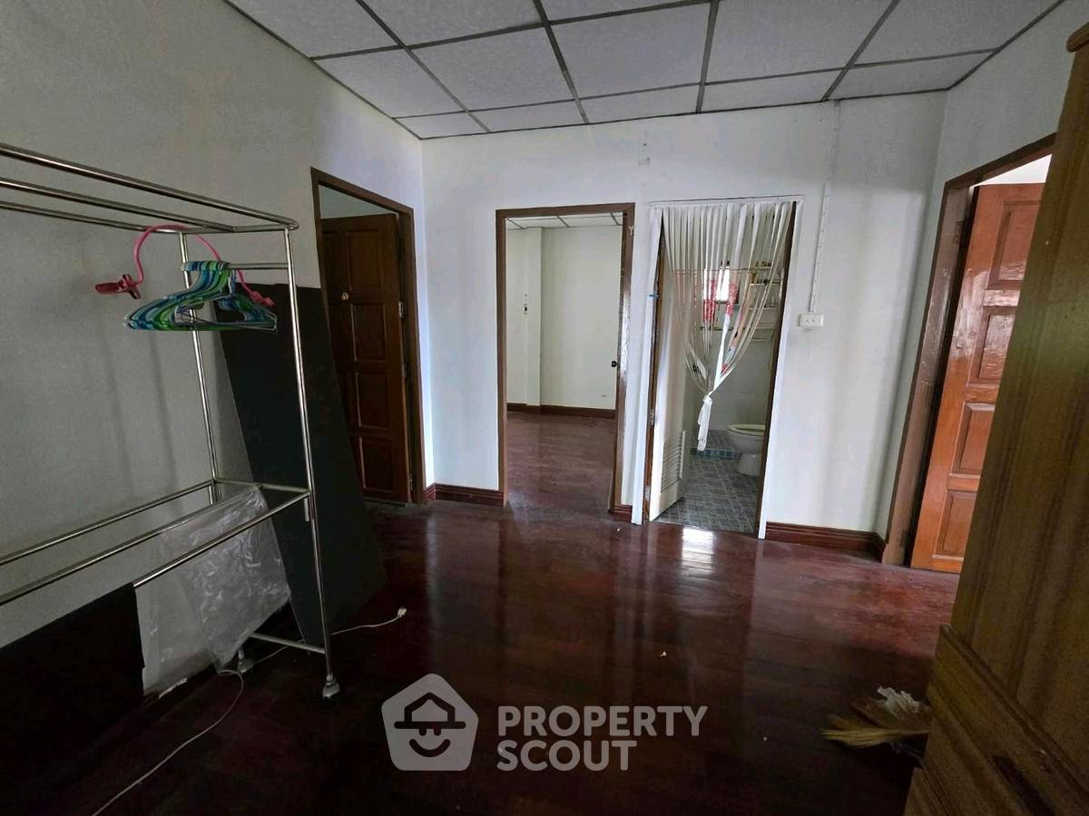 รูป บ้าน 4-ห้องนอน ใน นวลจันทร์ (ID 3421428) - รูปที่ 11/29