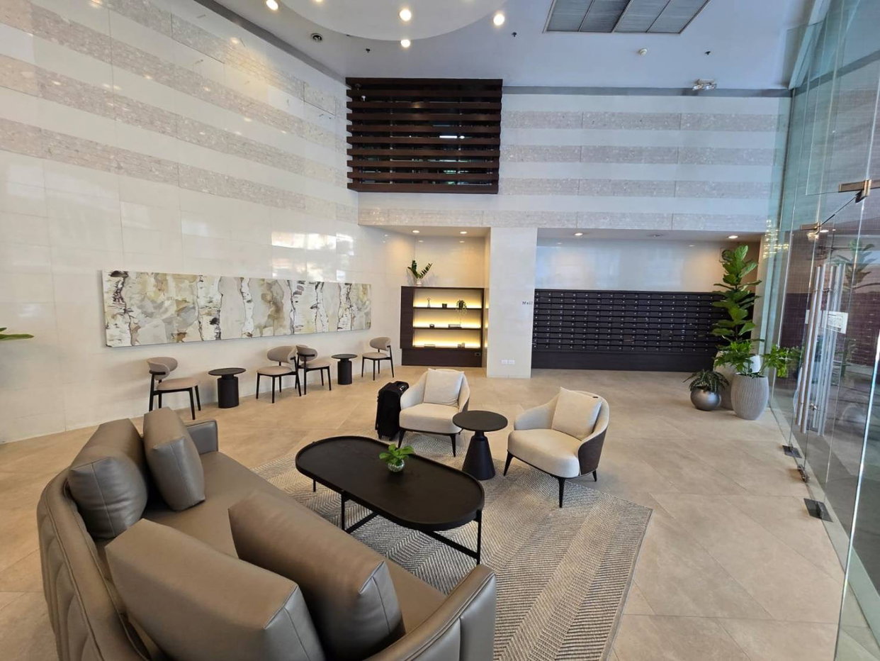 picture For Rent: Citi Smart Sukhumvit 18 Condo, 3 Beds, Excellent Location! 🏙️ - 1/2