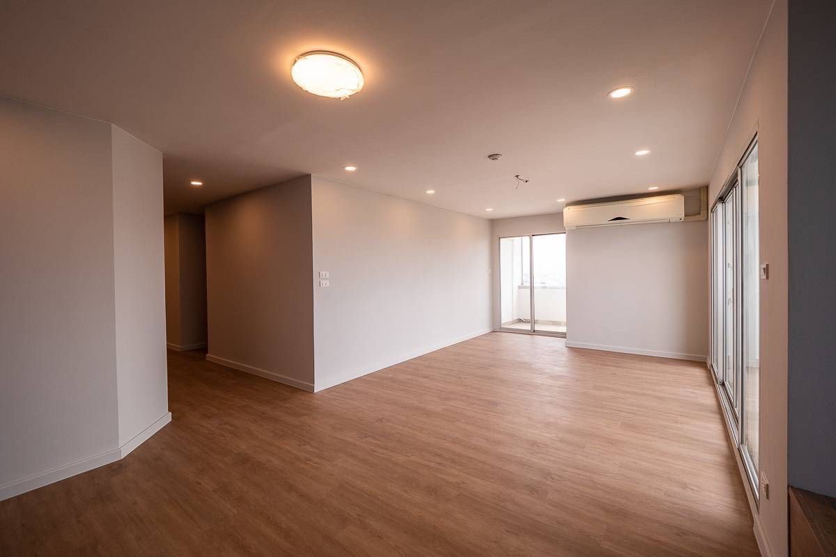 picture For Sale Sarin Place 2BR 110 sqm near BTS Sena Nikhom THB 6,900,000 🌳 - 2/9