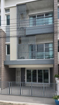Brand new house 3 bedrooms all new decoration and new furniture near BTS Yellow Line Sri Onnut 
