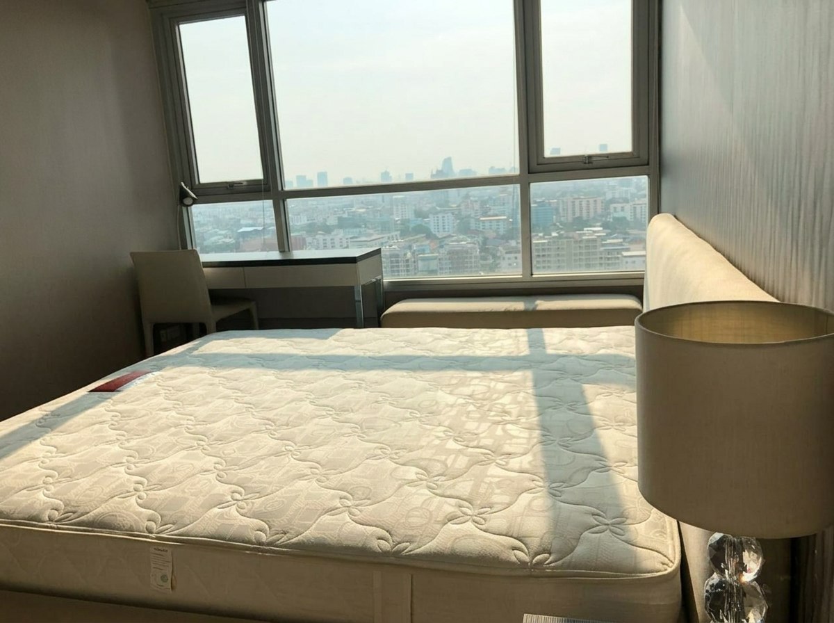 รูป 🏡 ห้องหรู 2 นอน ทำเลทอง ใกล้รถไฟฟ้า เริ่มเพียง 23,000/ด! 

📍 Life Ratchadapisek ส่วนตัวสูง พร้อมอยู่ จบที่นี่เลย - รูปที่ 4/9