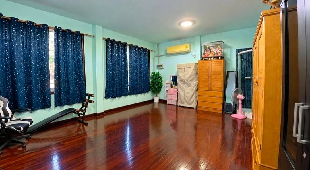 รูป ขายบ้านหลังใหญ่ 2 ชั้น แปลงมุม ในเมืองเชียงใหม่ หมู่บ้านเชียงใหม่วิลล่า 2 | ถนนมหิดล เชียงใหม่ | ใกล้สนามบินเชียงใหม่ (H607) T.0946511456 - รูปที่ 11/13