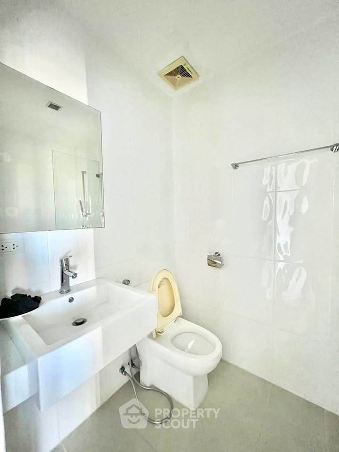 picture Spacious 2-BR 100 Sqm Condo At The Spirit Srinakarin (ID 3421032) - 9/10