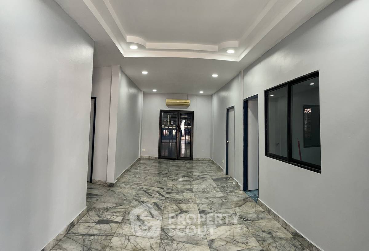 รูป บ้าน 4 ห้องนอนสำหรับขาย แสนสุข ชลบุรี (ID 3387460) - รูปที่ 3/6