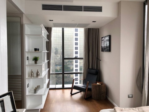 Excellent location in the heart of Sathorn! 2 bedrooms, 106 sq.m. with swimming pool for only 24.9 million.
Close to Surasak BTS, schools, and famous shopping malls, extremely convenient for travel!