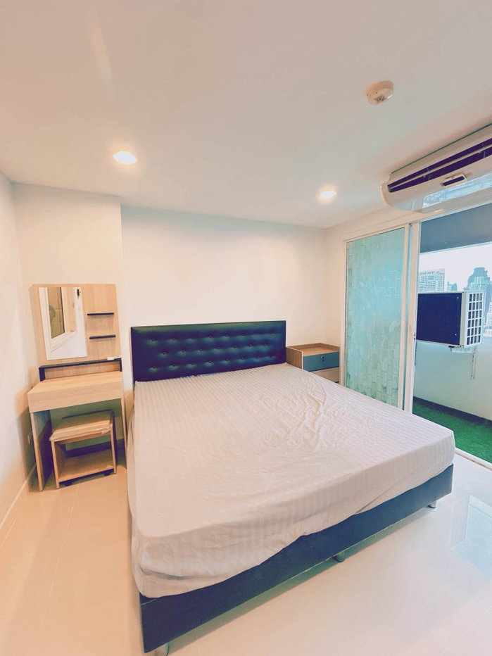 picture For Rent: ITF Silom Palace 1BR 40 sqm, High View by BTS Sala Daeng, THB 20,000 🌇 - 6/9