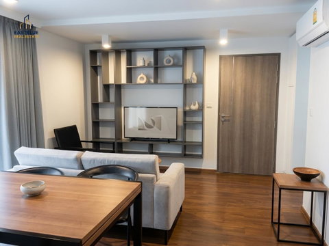🏙️ Luxe 2-Bed Condo at Maestro 02 - Prime Phloen Chit Location!

Stunning 54 sqm Retreat Just Steps from BTS - Move In Now! 🔑