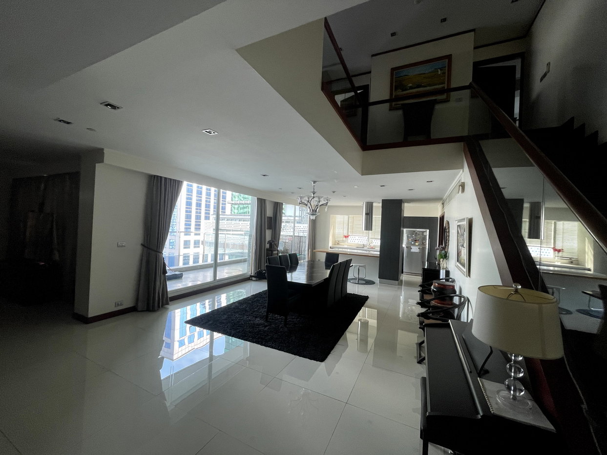 รูป 🔥 ขายคอนโด Le Raffine สุขุมวิท 31 แบบ 3 ห้องนอน ใหญ่สุดในโครงการ!
🏡 พื้นที่ 385 ตร.ม. วิวดี ใกล้ BTS พร้อมมูฟ หรือลงทุน - รูปที่ 3/8