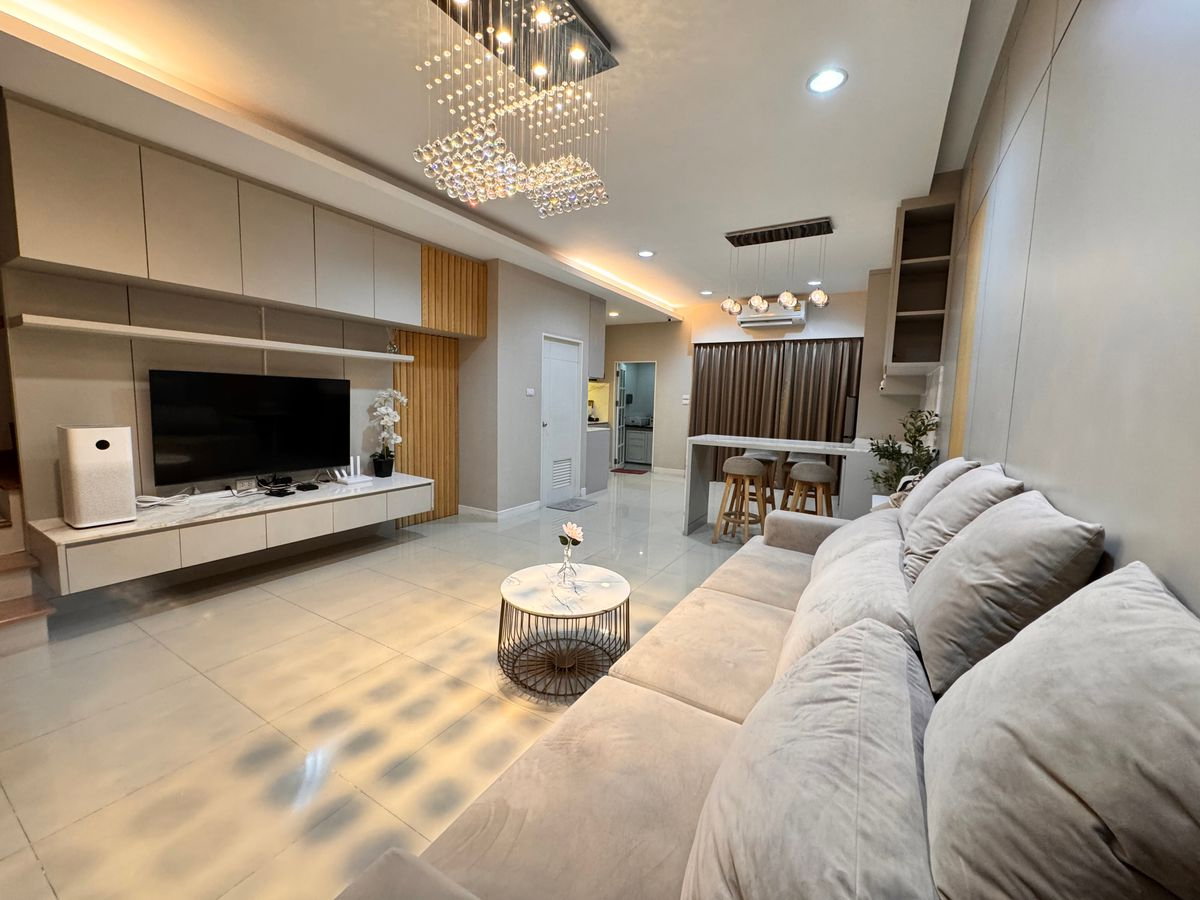 รูป 🏡🔥 ขายด่วน! ทาวน์โฮมหรู SPACE ลาดพร้าว–เหม่งจ๋าย ตกแต่งสวย เฟอร์นิเจอร์ครบ พร้อมเข้าอยู่ ทำเลใกล้เลียบด่วนรามอินทรา - รูปที่ 1/16