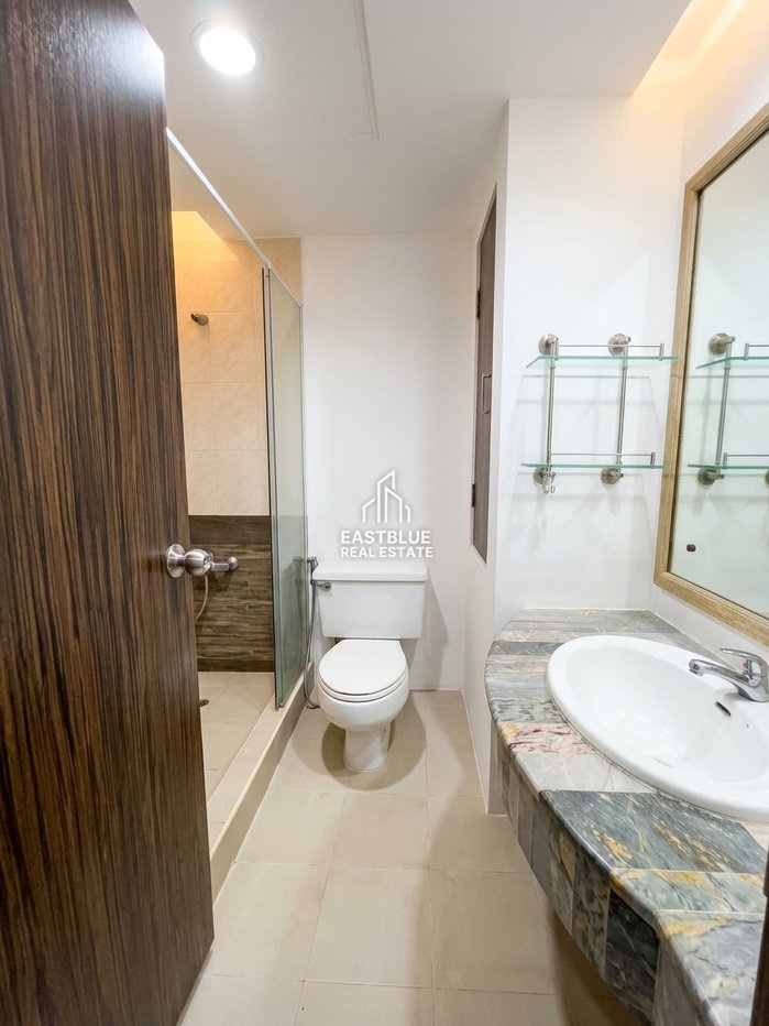 picture Merlin Tower Condo for Rent: 2 Beds, 2 Baths, Great Value! 🏙️ - 6/9