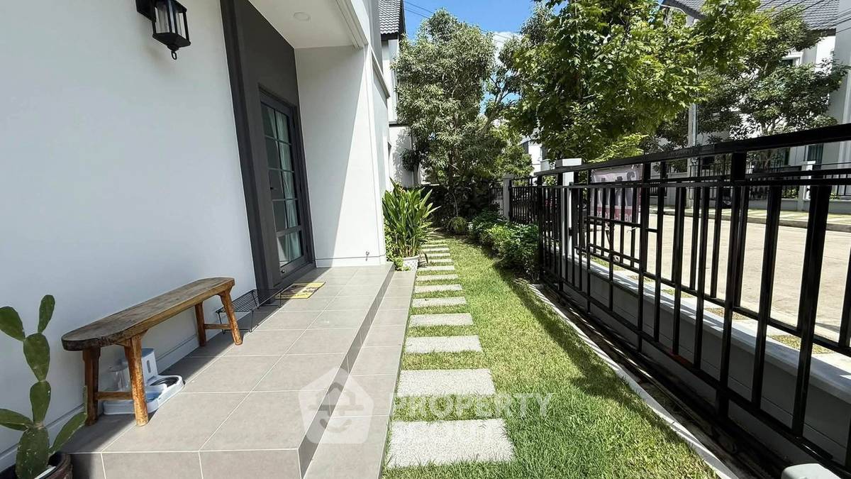 picture Spacious 4-BR House, 231 Sqm At Centro Bangna Phase 2 (ID 3420647) - 2/19