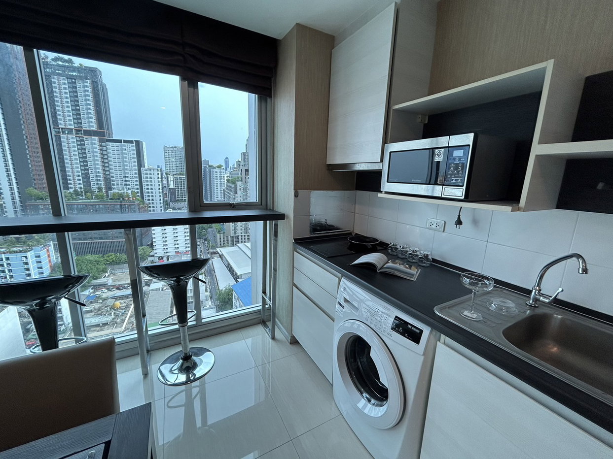 picture For Sale: Life Ratchadapisek Condo 🏡 2 Beds, 65 Sqm – Prime Location! - 4/9
