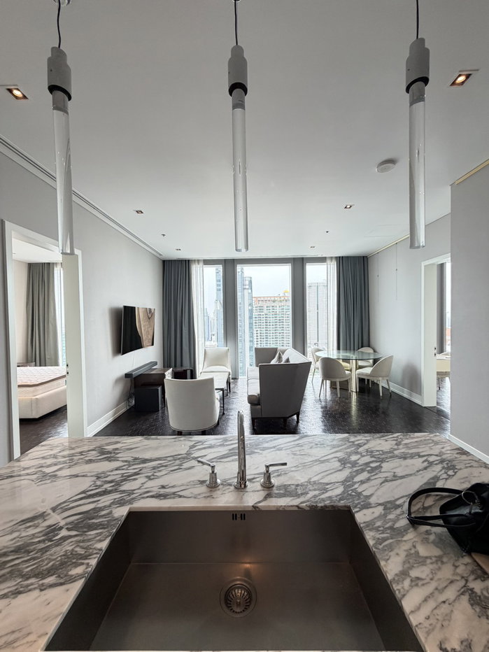 picture Rent Luxury Condo The Ritz Carlton Residence ✨ Prime Location! - 4/9