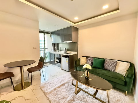 1 Bedroom Condo for Sale Arcadia Center Suites CS4612