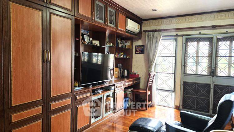 picture 4-BR 200 Sqm House At Narisa Thonburirom Village (ID 3421872) - 4/16