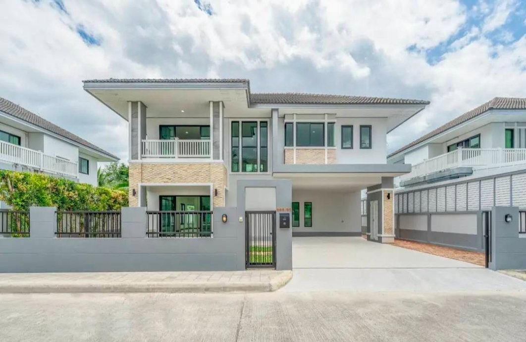 รูป ขายบ้านเดี่ยวรีโนเวทใหม่ หลังใหญ่ที่สุดในโครงการ หมู่บ้านสาริศาวิลล์ อ.หางดง จ.เชียงใหม่ ใกล้โรงเรียนนานาชาติหลายแห่ง และกาดฝรั่ง (H602) T.0946511456 - รูปที่ 2/17