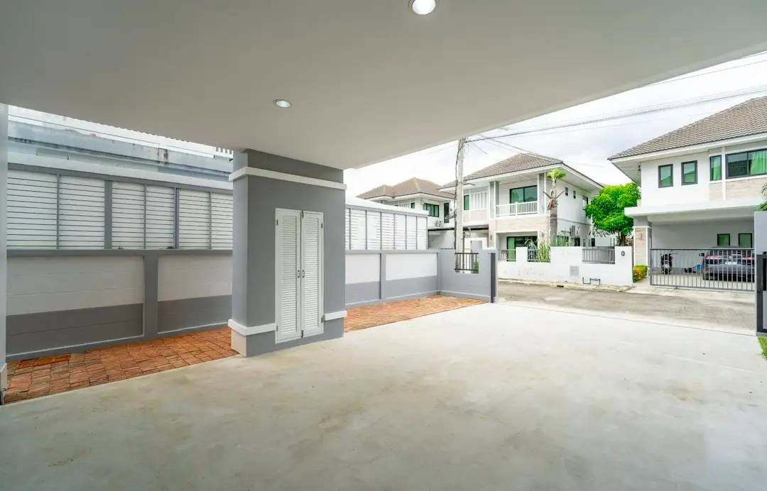 รูป ขายบ้านเดี่ยวรีโนเวทใหม่ หลังใหญ่ที่สุดในโครงการ หมู่บ้านสาริศาวิลล์ อ.หางดง จ.เชียงใหม่ ใกล้โรงเรียนนานาชาติหลายแห่ง และกาดฝรั่ง (H602) T.0946511456 - รูปที่ 15/17
