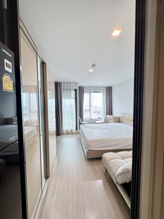 picture Studio with Open City View for Sale at Life Ladprao 🏙️ - 4/9