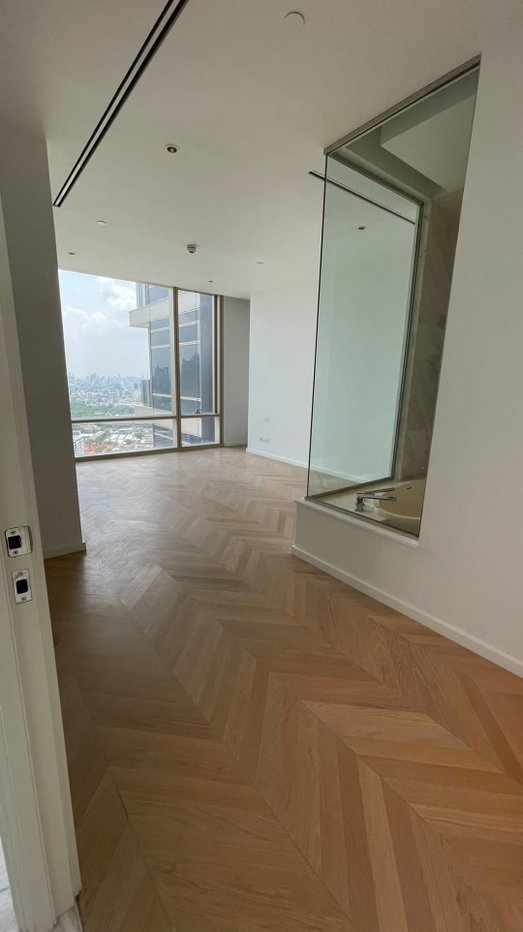 picture Four Seasons Private Residences: Luxury Riverside Condo for Rent ðâĻ - 2/8