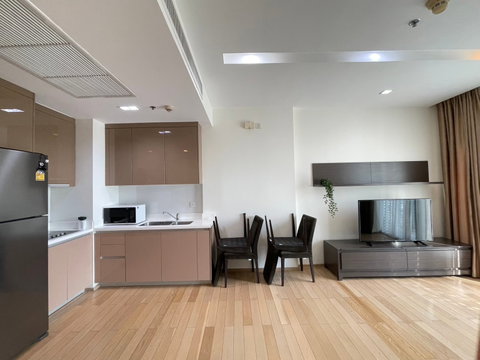 🔥 Condo Siri At Sukhumvit 2 bedrooms near Thonglor BTS
Good price 11 million THB with full amenities!
