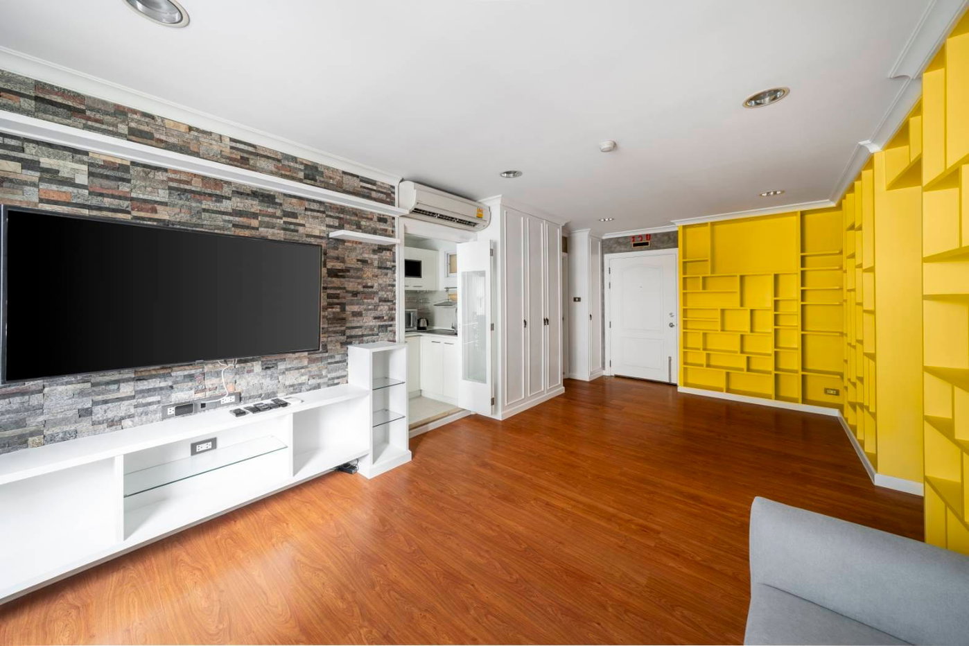 รูป คอนโด Lumpini Suite สุขุมวิท 41 ขนาด 69 ตรม. ใกล้ BTS พร้อมพงษ์
ราคาเพียง 6.9 ล้าน วิวสวย ใกล้เอ็มโพเรียม-เอมควอเทียร์! - รูปที่ 3/8