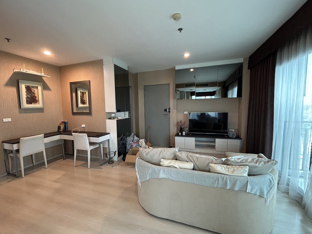 picture For Sale: Life Ratchadapisek Condo 🏡 2 Beds, 65 Sqm – Prime Location! - 2/9