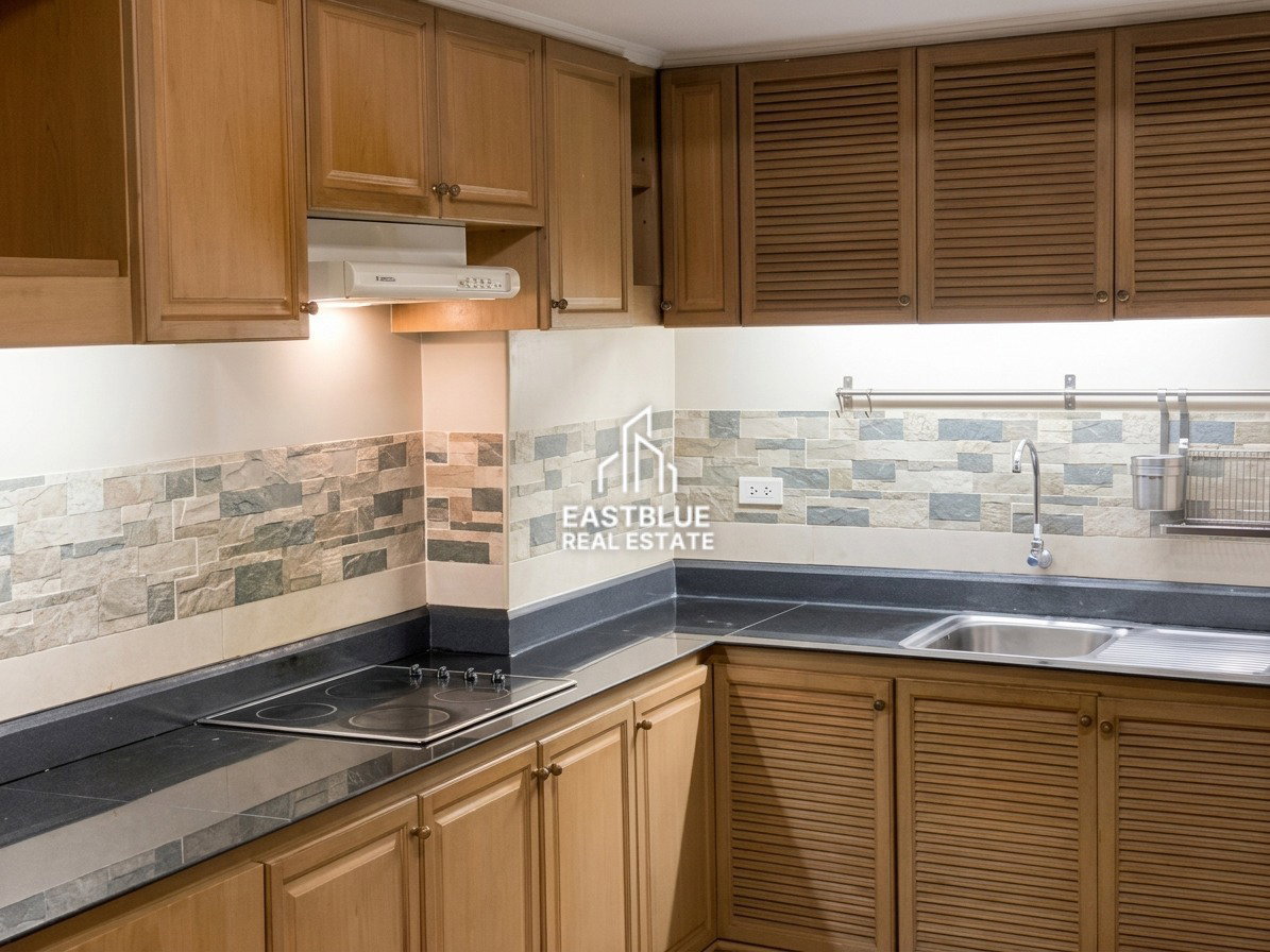 picture Merlin Tower Condo for Rent: 2 Beds, 2 Baths, Great Value! 🏙️ - 5/9