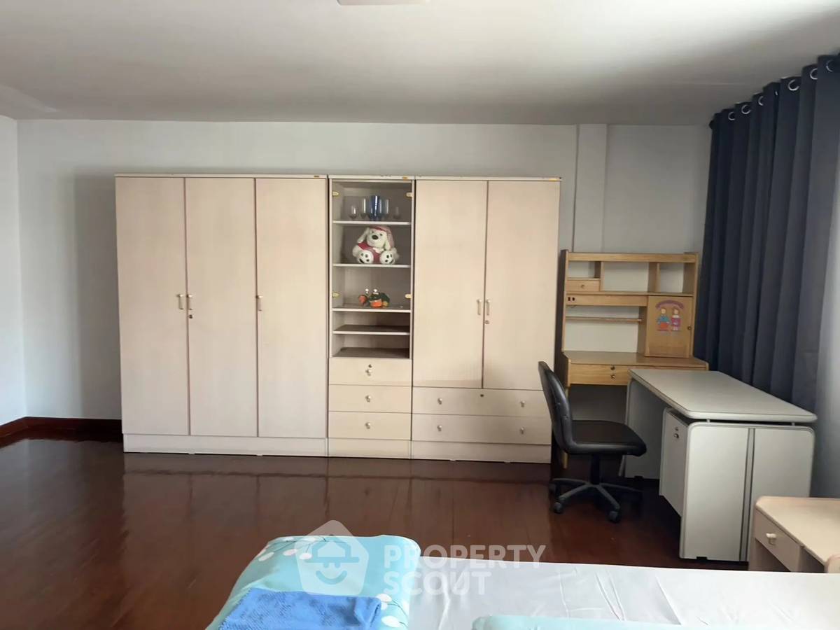 picture Pet-Friendly 4-BR Townhouse For Sale At Phanwadee Village (ID 3419227) - 3/9