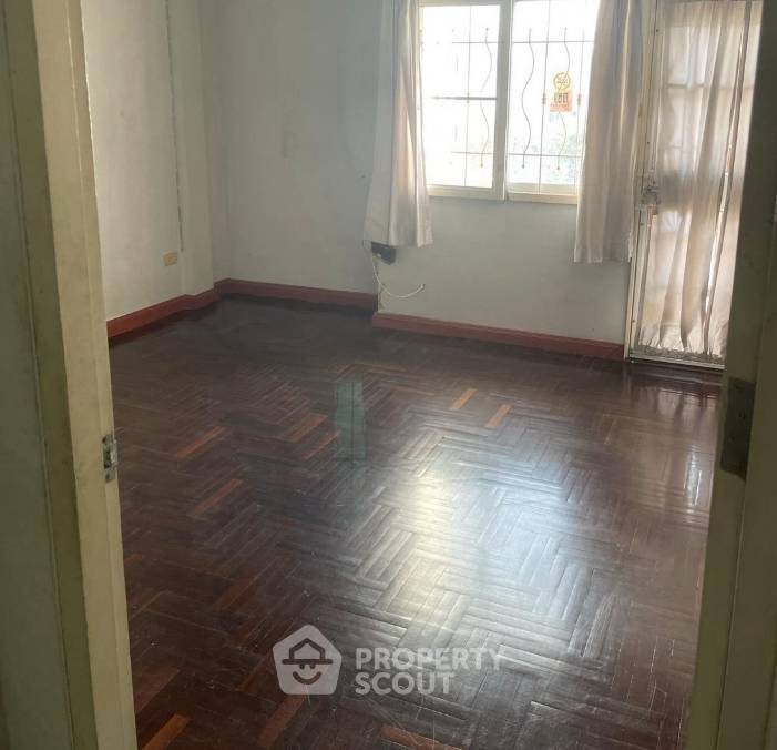 picture 4-BR Townhouse close to Krungthep Kreetha (ID 3421570) - 5/7