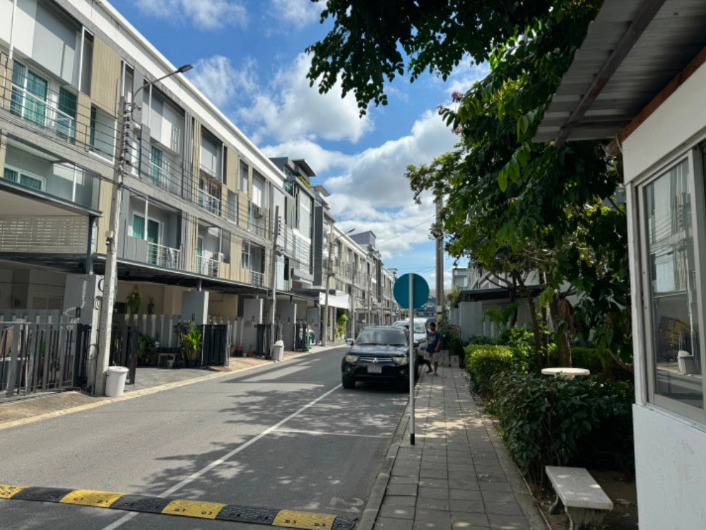 รูป 🏡🔥 ขายด่วน! ทาวน์โฮมหรู SPACE ลาดพร้าว–เหม่งจ๋าย ตกแต่งสวย เฟอร์นิเจอร์ครบ พร้อมเข้าอยู่ ทำเลใกล้เลียบด่วนรามอินทรา - รูปที่ 16/16