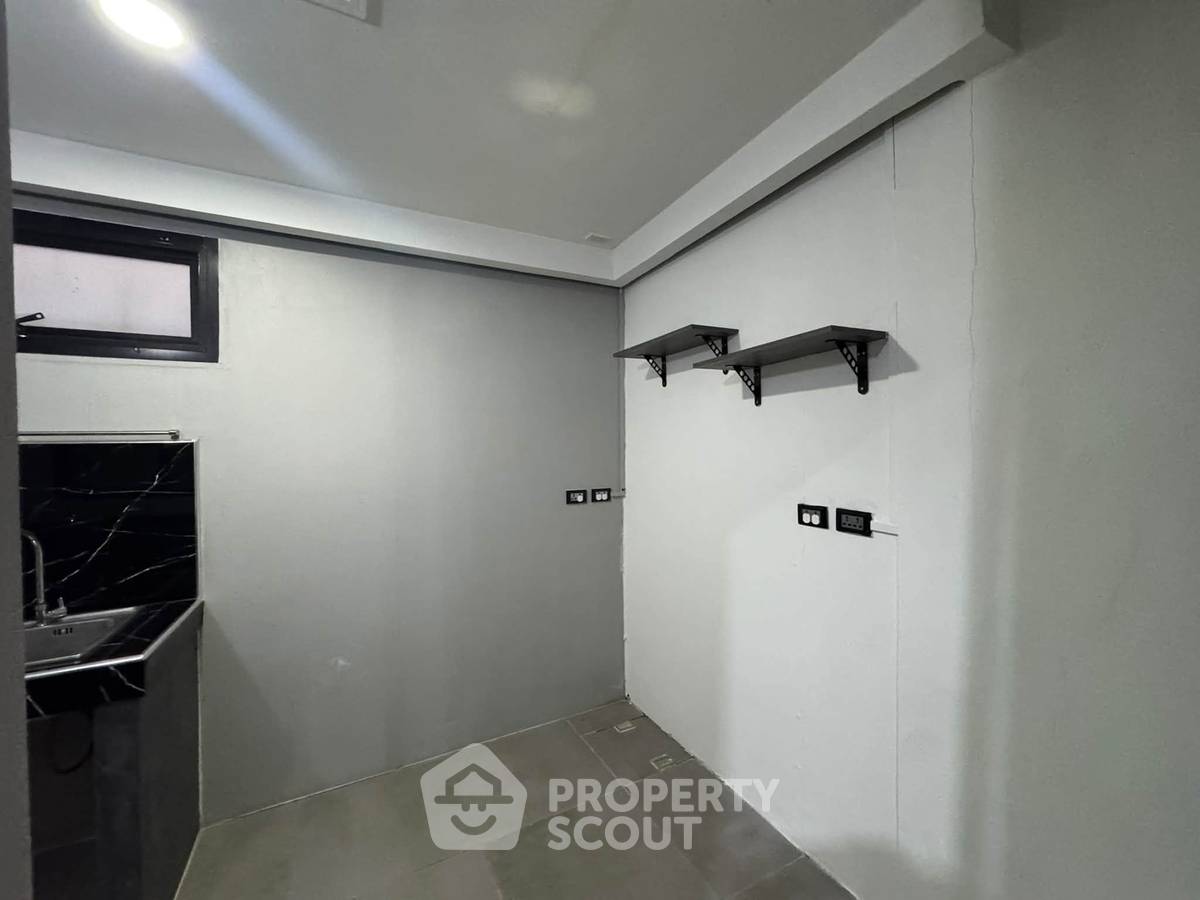 picture 2-BR Townhouse At Pleno Sukhumvit-Bangna, Bang Kaeo (ID 3420311) - 3/22