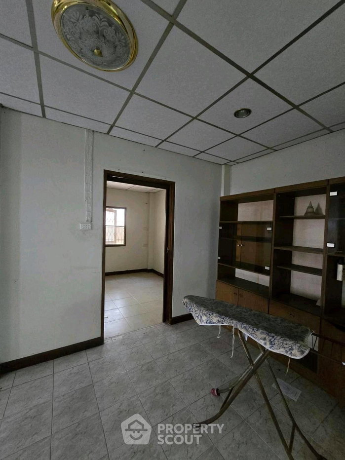 รูป บ้าน 4-ห้องนอน ใน นวลจันทร์ (ID 3421428) - รูปที่ 26/29