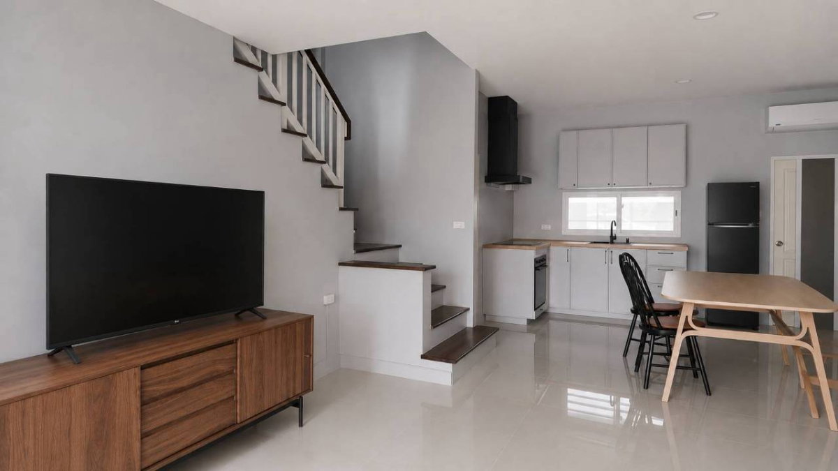 รูป บ้านตกแต่ง เฟอร์นิเจอร์ใหม่ ทั้งหลัง 3 ห้องนอน 4 ห้องน้ำ 3 ชั้น ใกล้ห้าง ซีคอน ศรีนครินทร์  - รูปที่ 4/13