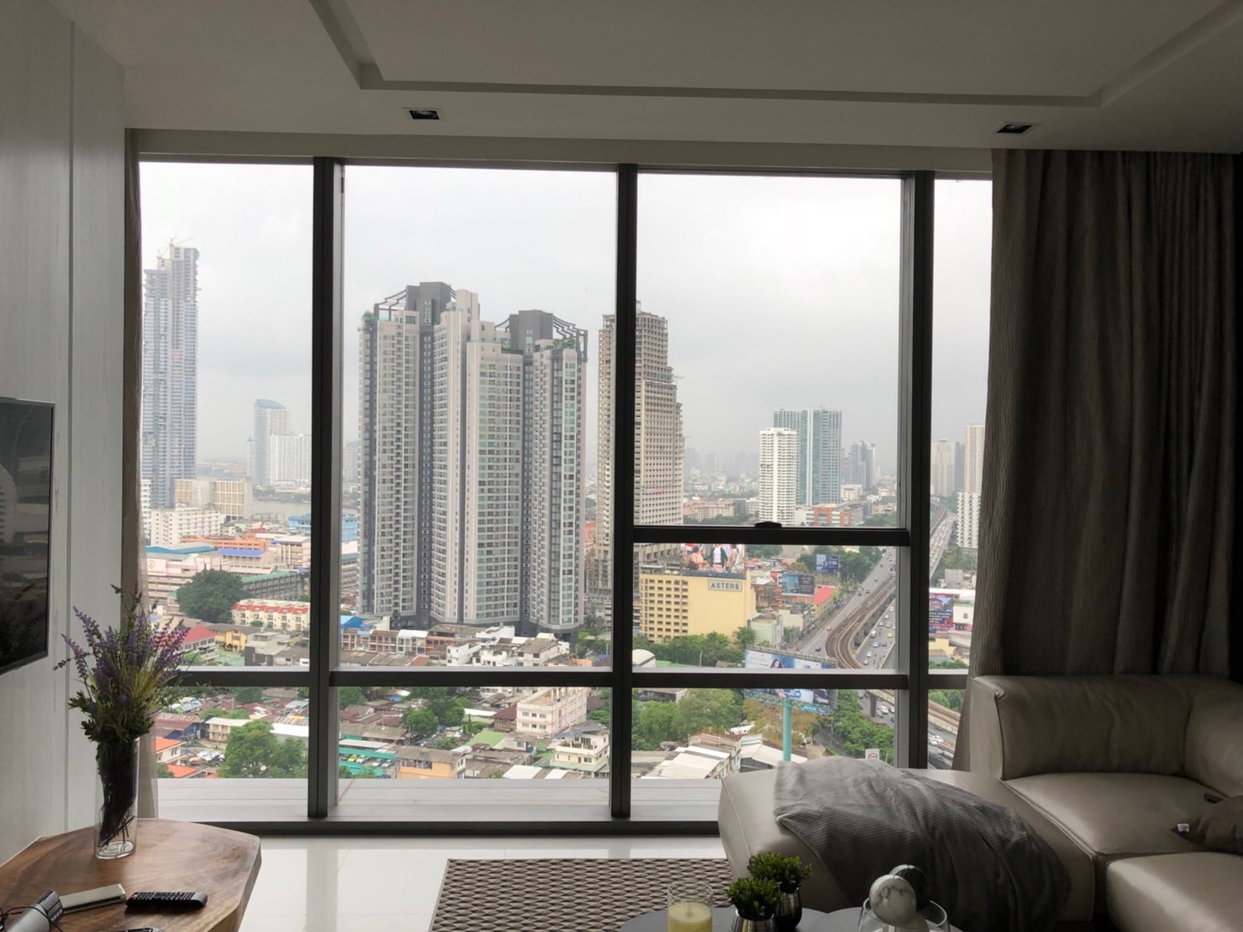 รูป สุดยอดทำเลใจกลางสาทร! 2 ห้องนอน 106 ตร.ม. พร้อมสระว่ายน้ำ เพียง 24.9 ล้าน
ใกล้ BTS สุรศักดิ์ โรงเรียนและห้างดัง เดินทางสะดวกสุดๆ! - รูปที่ 2/8