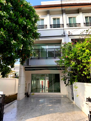 Townhouses for rent Bangkok : 📌 For Rent 3-story Townhouse BAAN KLANG MUANG URBANION RAMA9 - WONGWAEN 3 bedroom 3 bathroom