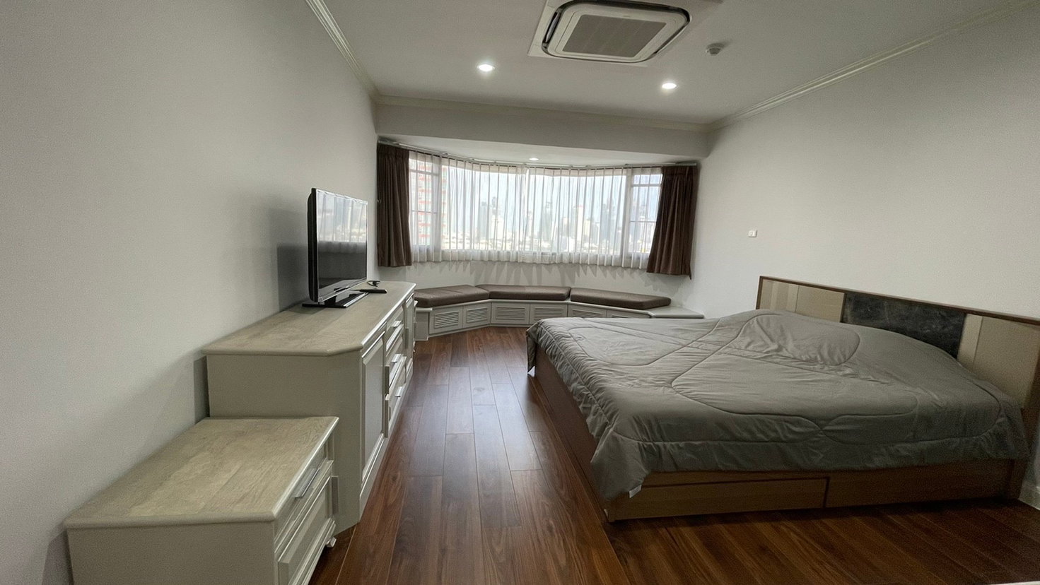 รูป ขายคอนโด Baan Suanpetch 2 ห้องนอน 135 ตร.ม. ใกล้ BTS พร้อมพงษ์ 🏙️ - รูปที่ 4/9