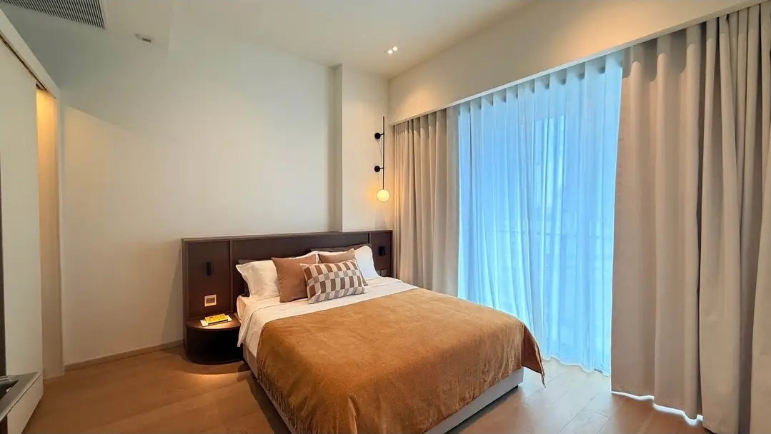 รูป ✨ Luxurious 2-Bed Condo at The Strand Thonglor 🏢
Walk to BTS Thong Lo! 💫 Unbeatable Location, Endless Amenities! 🌟 EB-89438 - รูปที่ 6/9