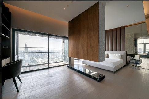 🏢 Stunning 1-bed Condo at Circle Living Prototype! 💎
Spacious 135 sqm, Priced at 24.5M THB 🤑 Near BTS Phetchaburi